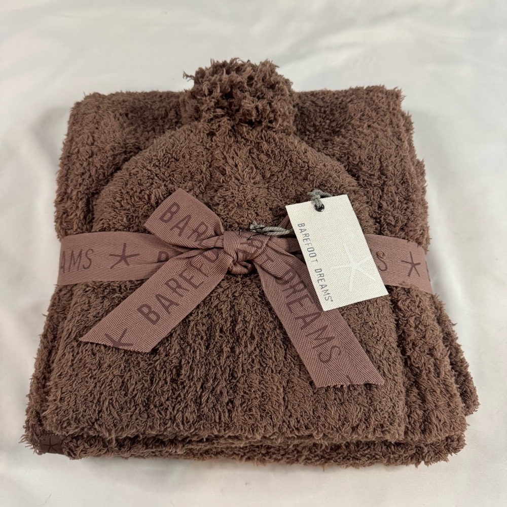 NWT Barefoot Dreams CozyChic PomPom Knit Beanie and Scarf Set Chestnut Brown
